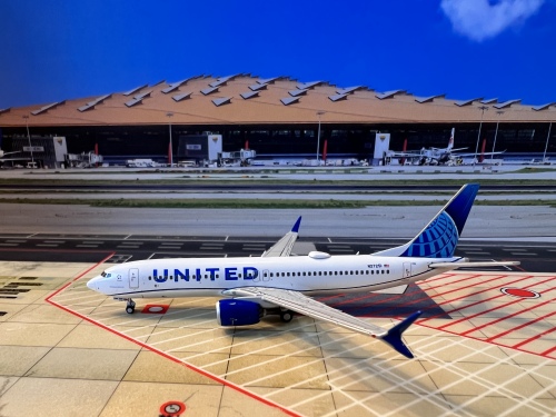 gjual2049 united airlines 美國聯合航空 boeing 737 max 8 n27251