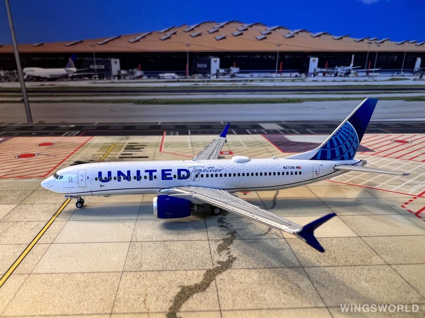 Geminijets 1:400 GJUAL2074 United Airlines 美国联合航空 Boeing 737 MAX 8 N27261