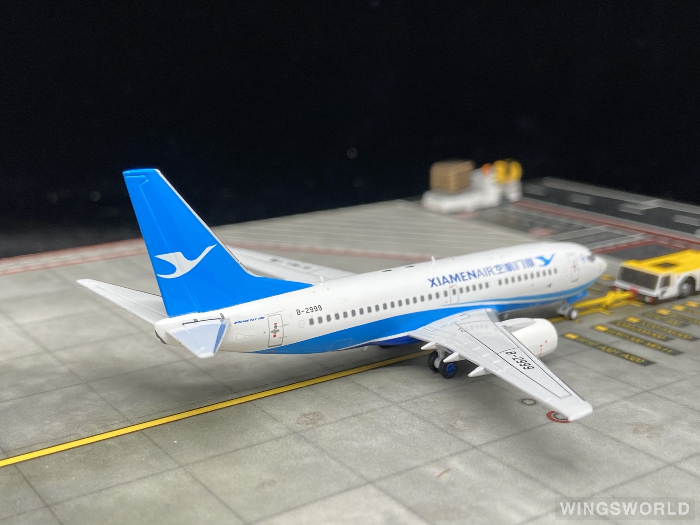 Pandamodel 1:400 WM00005 XiamenAir 厦门航空 Boeing 737-700 B-2999