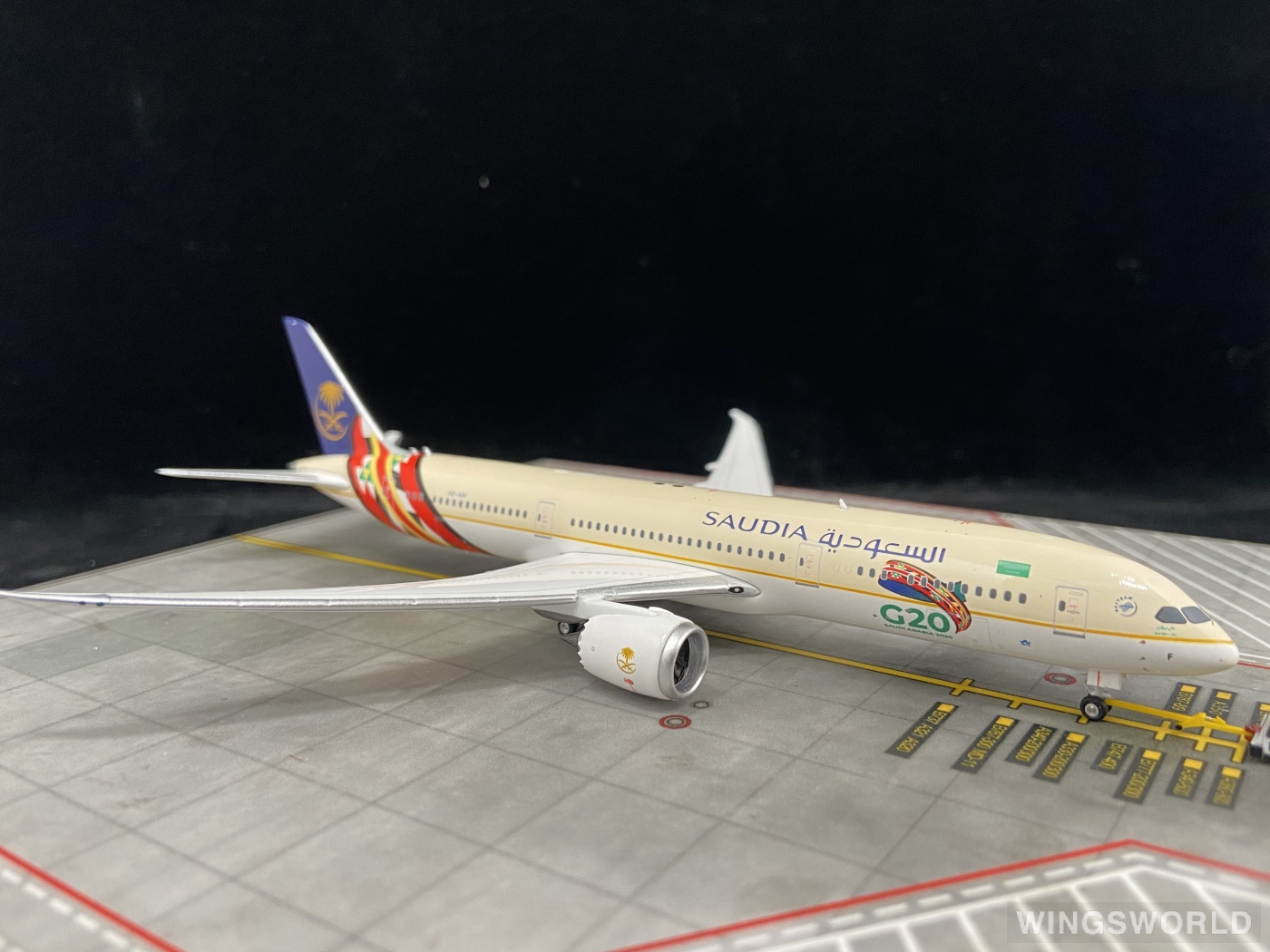 Phoenix 1:400 PH04362 Saudia 沙特阿拉伯航空 Boeing 787-9 HZ-ARF