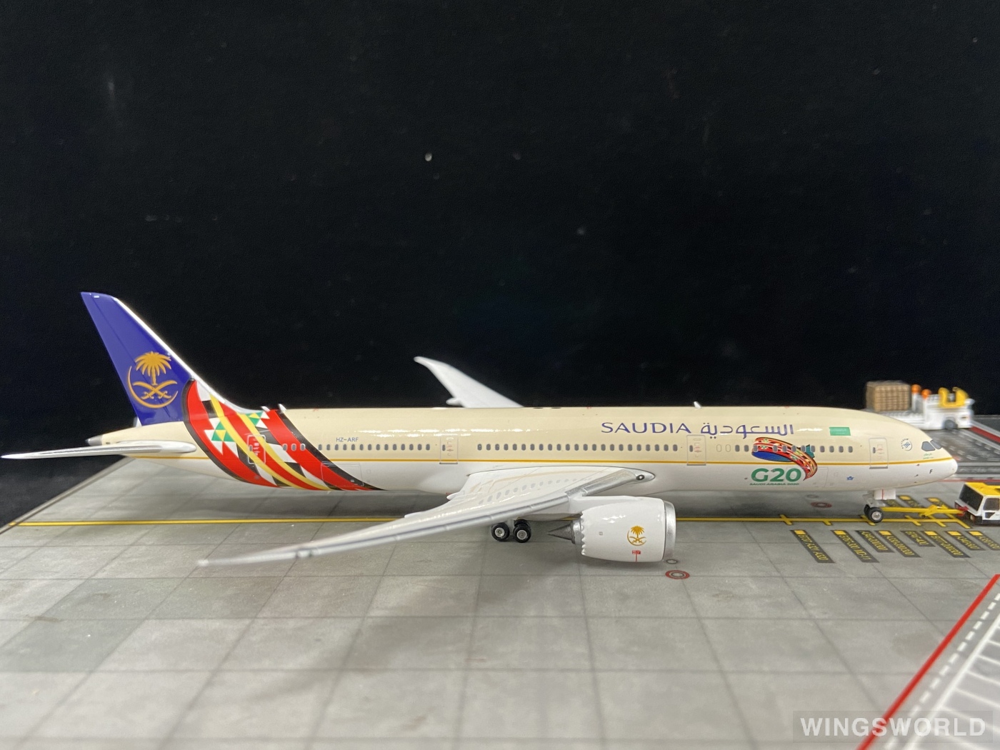 Phoenix 1:400 PH04362 Saudia 沙特阿拉伯航空 Boeing 787-9 HZ-ARF