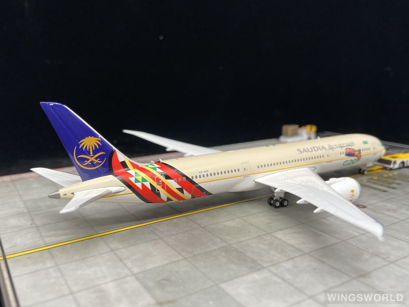 Phoenix 1:400 PH04362 Saudia 沙特阿拉伯航空 Boeing 787-9 HZ-ARF