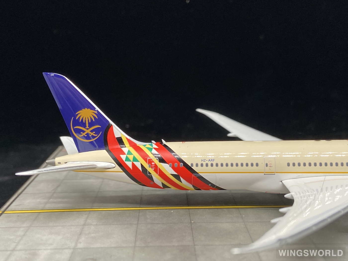 Phoenix 1:400 PH04362 Saudia 沙特阿拉伯航空 Boeing 787-9 HZ-ARF