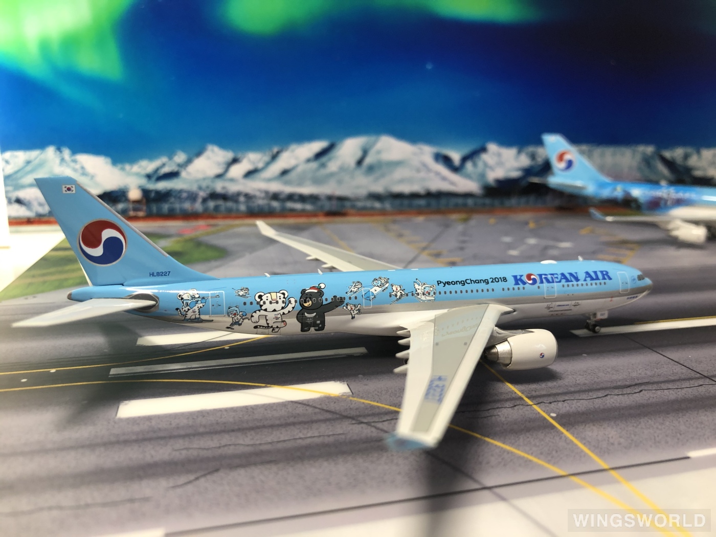 Phoenix 1:400 PH04192 Korean Air Lines 大韩航空 Airbus A330-200 HL8227