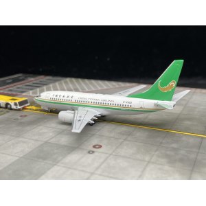 China Yunnan Airlines 中国云南航空 Boeing 737-700 B-2502  PM-B-2502 Pandamodel 1:400