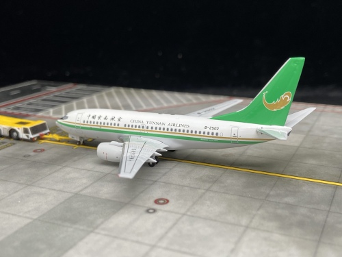 China Yunnan Airlines 中国云南航空 Boeing 737-700 B-2502  PM-B-2502 Pandamodel 1:400