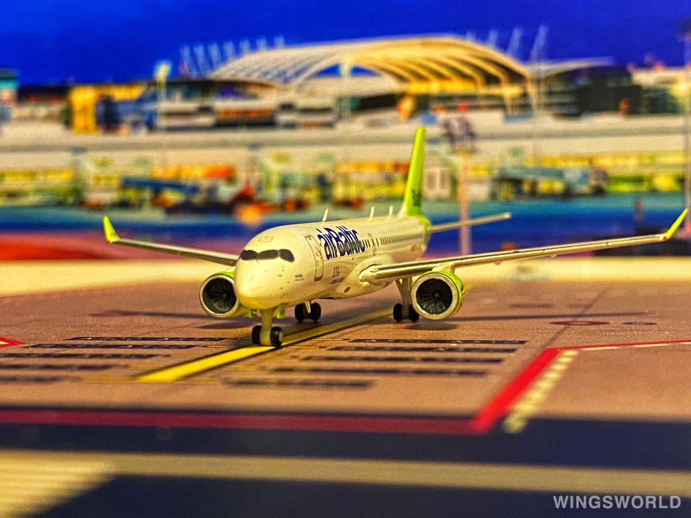Herpa 1:400 562751 airBaltic 波罗的海航空 Airbus A220-300 YL-AAU