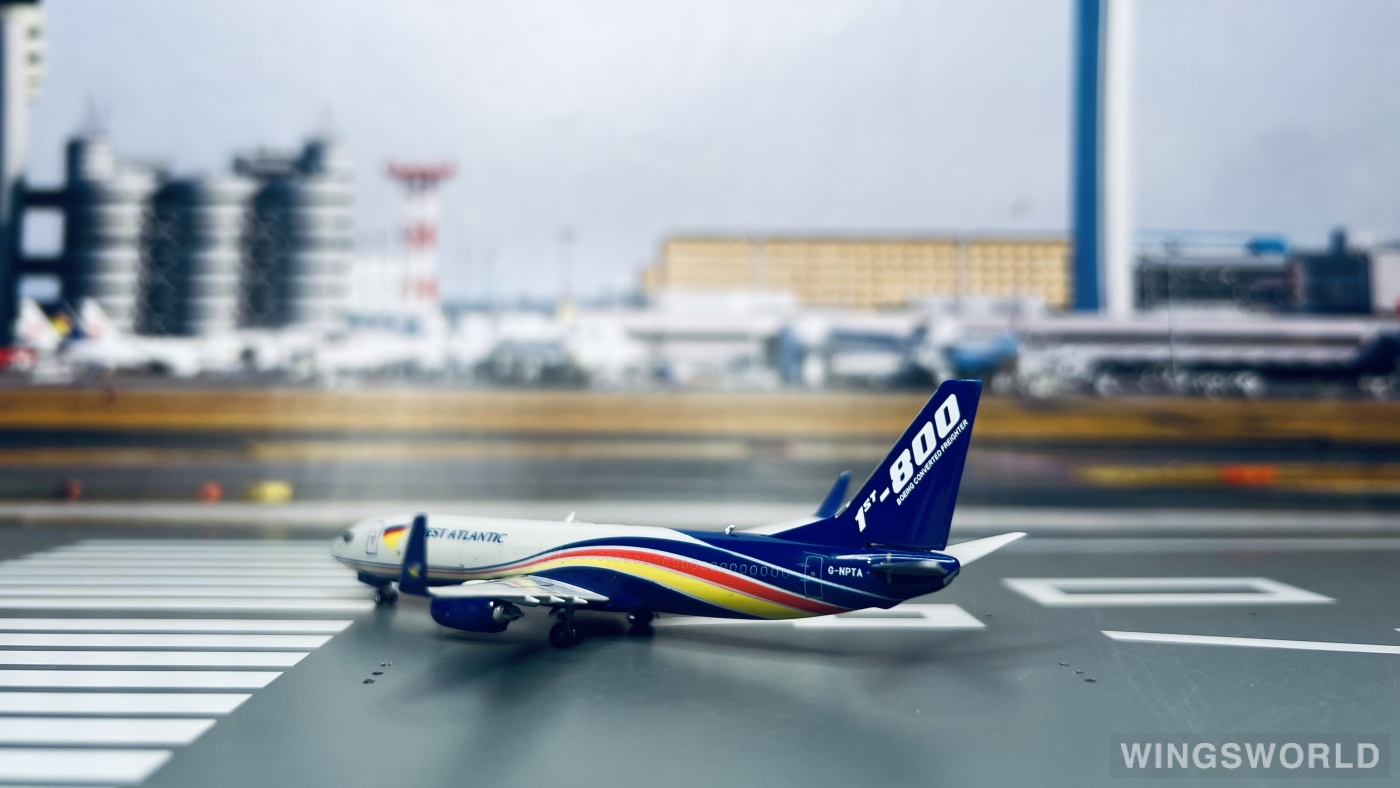 Phoenix 1:400 PH04301 West Atlantic Boeing 737-800 G-NPTA