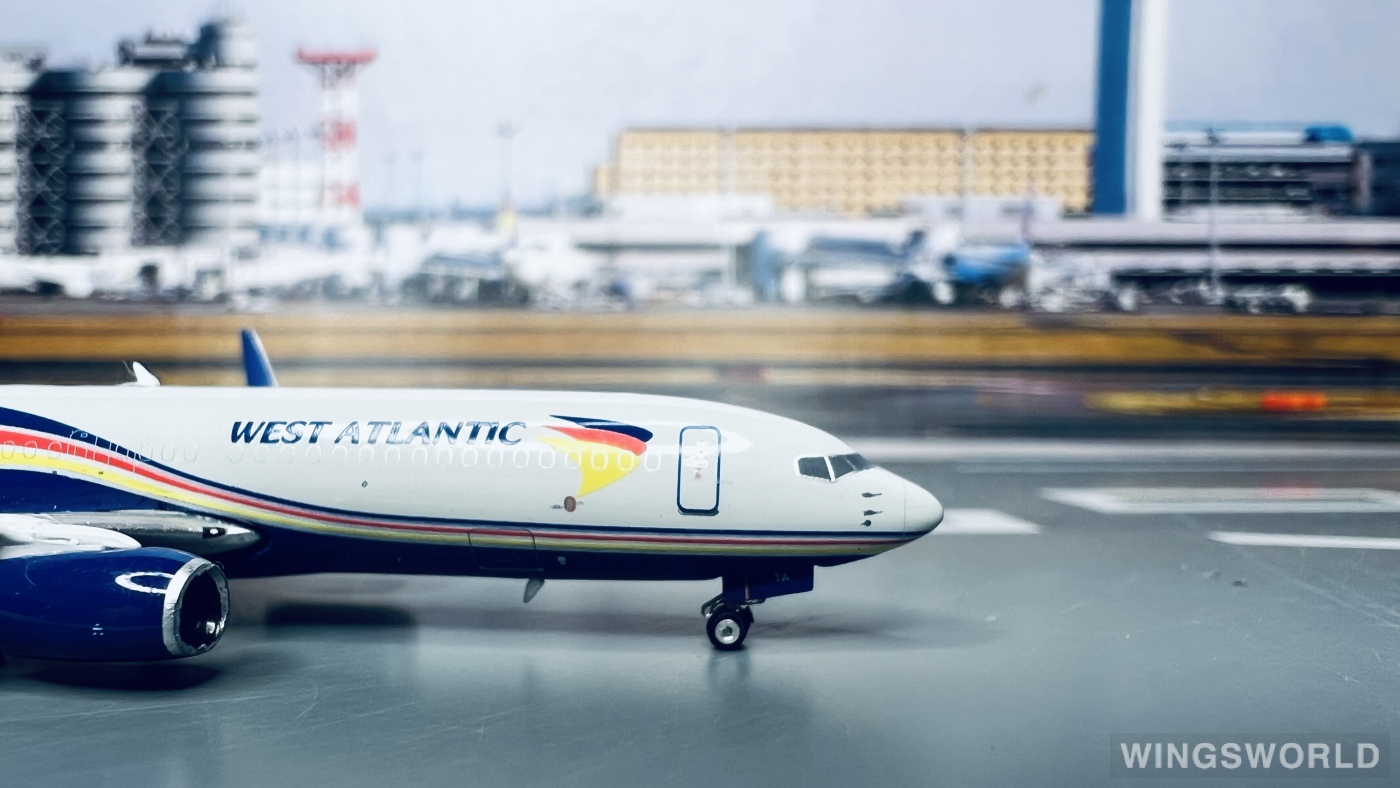 Phoenix 1:400 PH04301 West Atlantic Boeing 737-800 G-NPTA