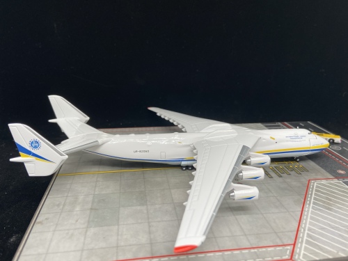 Antonov 安东诺夫 Antonov An-225 UR-82060 黄腰线 ALB4AN225D ALBATROS 1:400