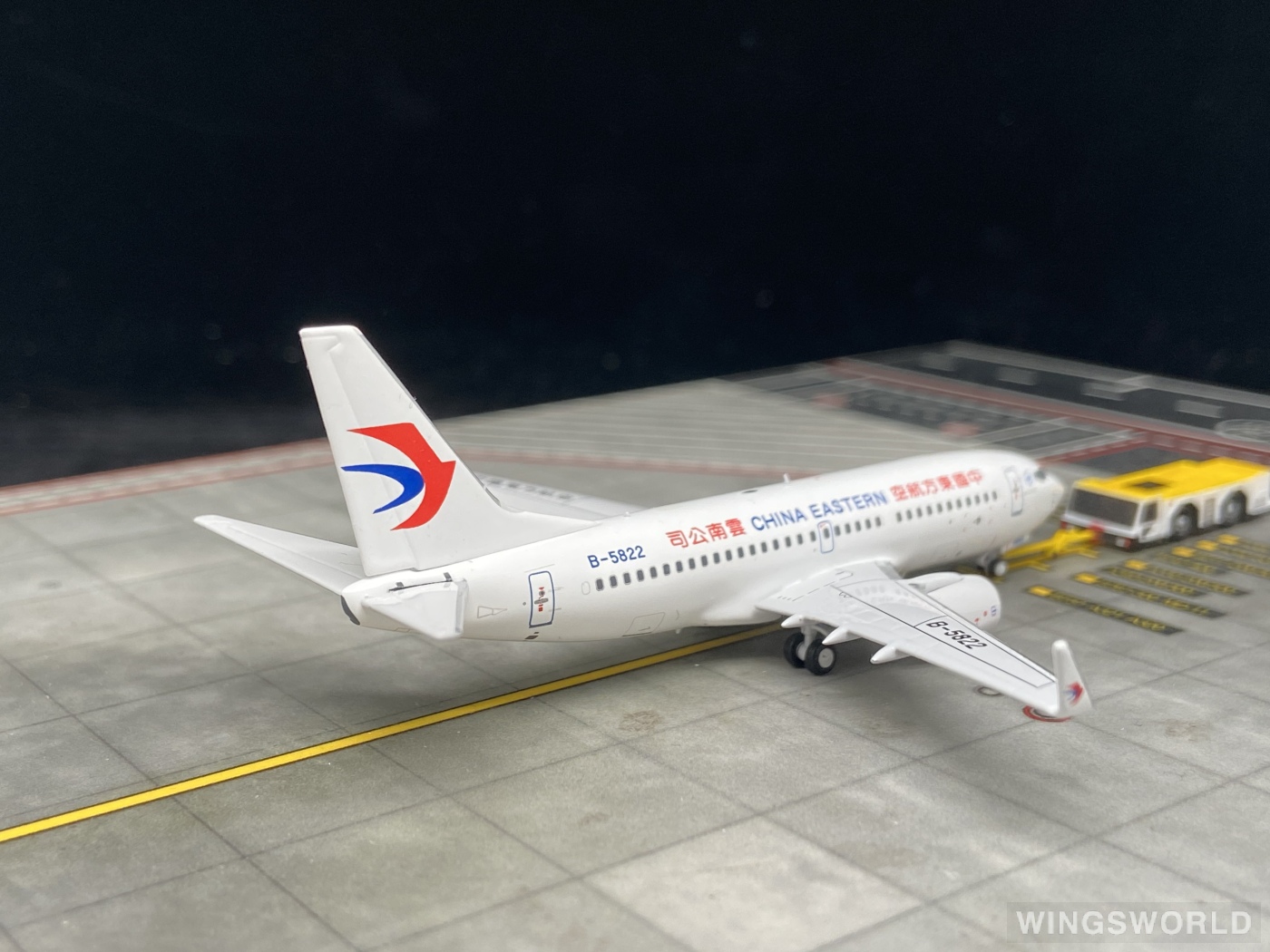 Pandamodel 1:400 202237 China Eastern 中国东方航空 Boeing 737-700 B-5822