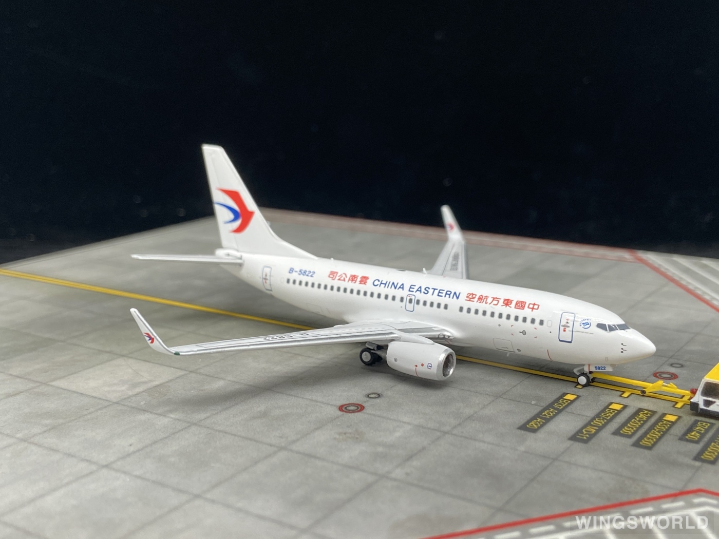 Pandamodel 1:400 202237 China Eastern 中国东方航空 Boeing 737-700 B-5822