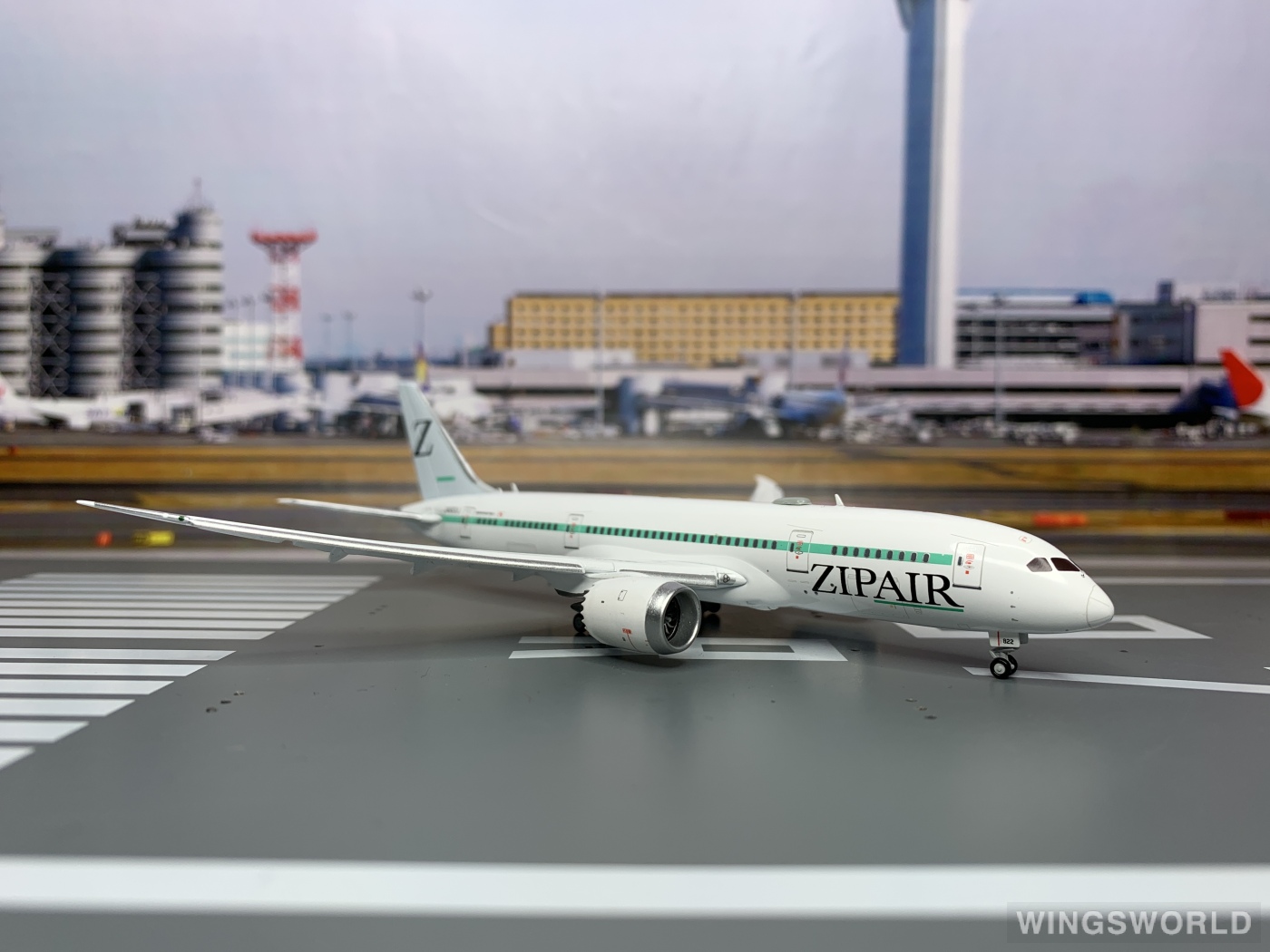 JC Wings 1:400 EW4788004A ZIPAIR Boeing 787-8 JA822J