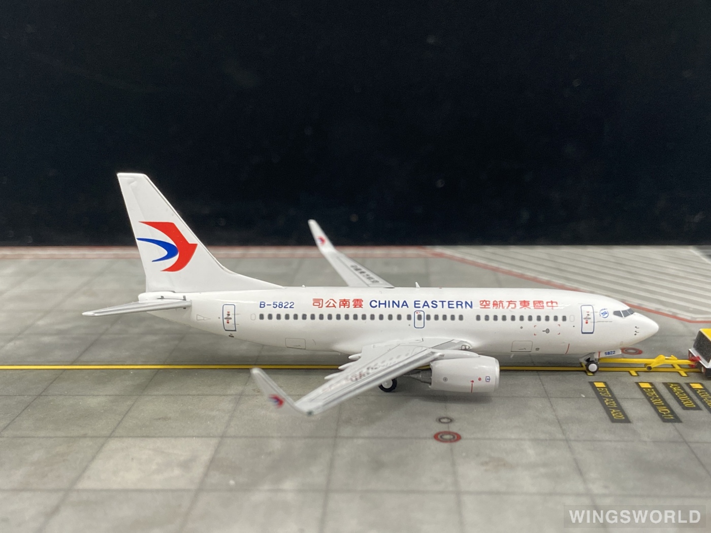 Pandamodel 1:400 202237 China Eastern 中国东方航空 Boeing 737-700 B-5822