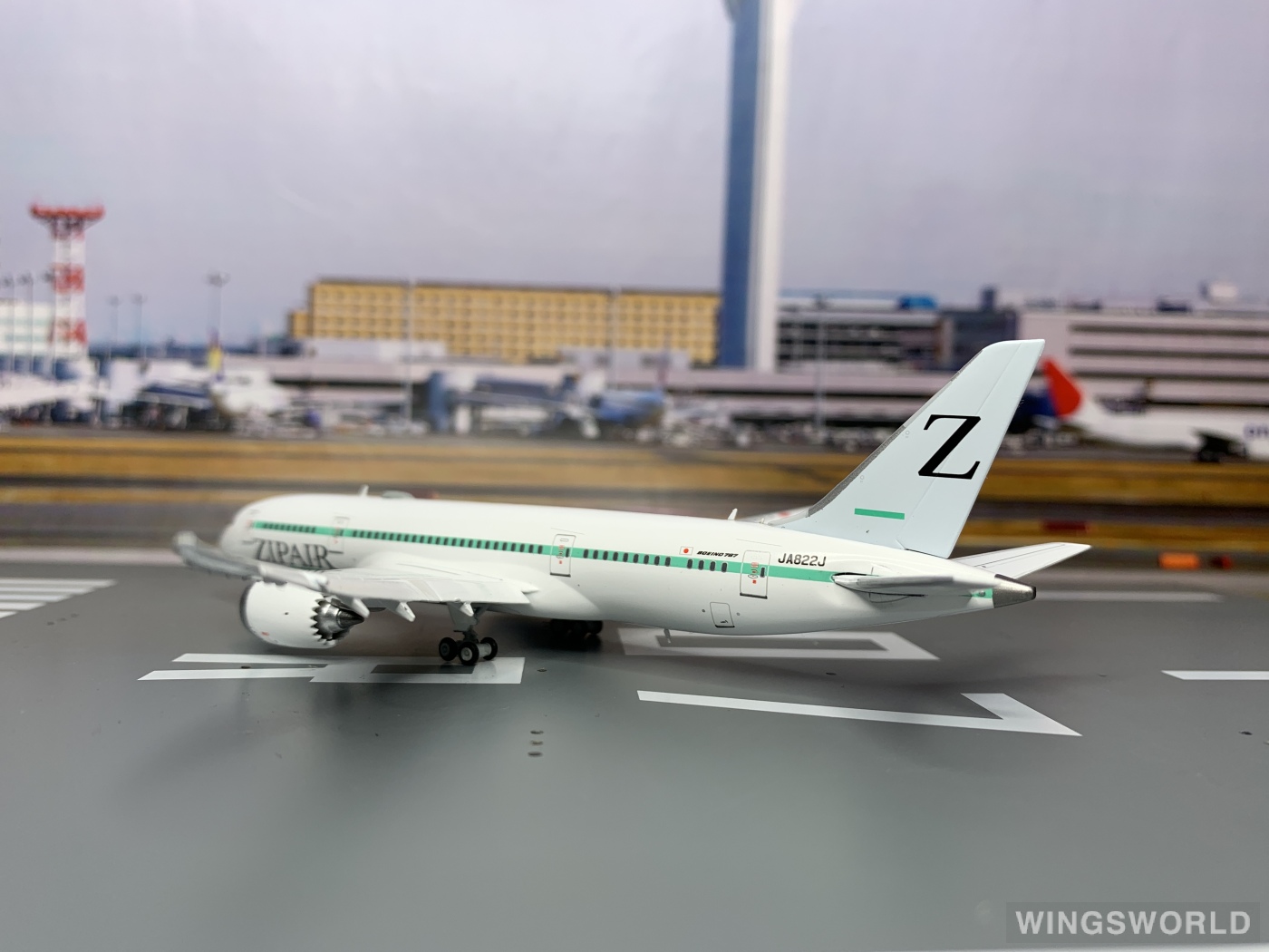 JC Wings 1:400 EW4788004A ZIPAIR Boeing 787-8 JA822J