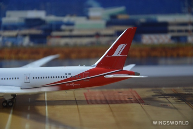 Phoenix 1:400 PH11666 Shanghai Airlines 上海航空 Boeing 787-9 B-1113