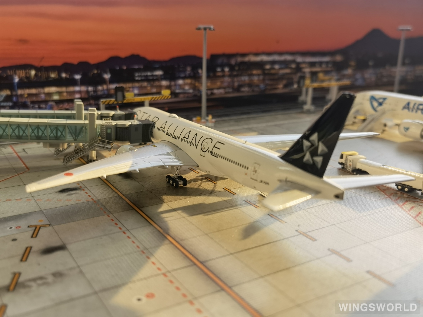 Phoenix 1:400 PH04384 ANA 全日空 Boeing 777-200 JA712A