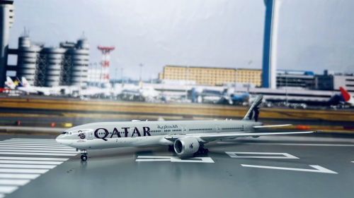 Qatar 卡塔尔航空 Boeing 777-300ER A7-BEE  PH11777 Phoenix 1:400