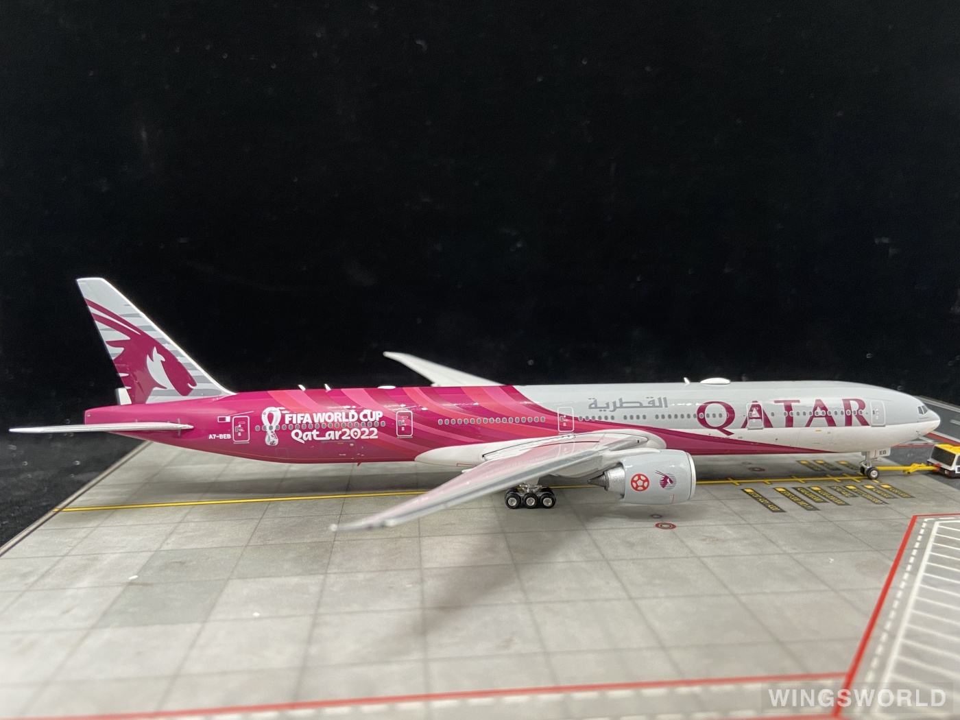 Phoenix 1:400 PH04370 Qatar 卡塔尔航空 Boeing 777-300ER A7-BEB