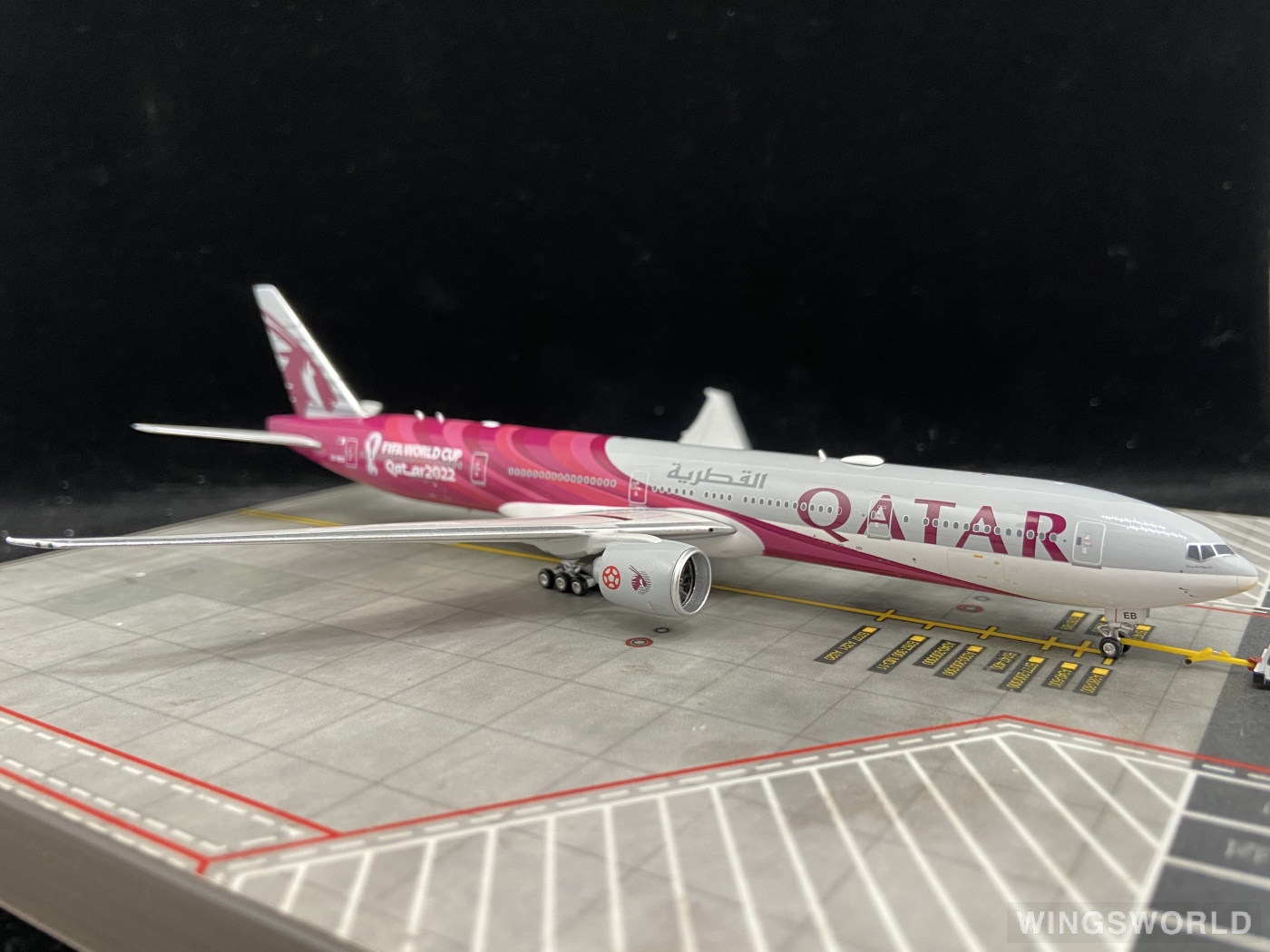 Phoenix 1:400 PH04370 Qatar 卡塔尔航空 Boeing 777-300ER A7-BEB