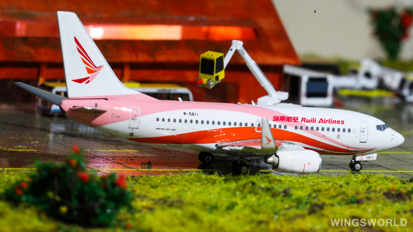 Phoenix 1:400 PH11013 Ruili Airlines 瑞丽航空 Boeing 737-700 B-5811