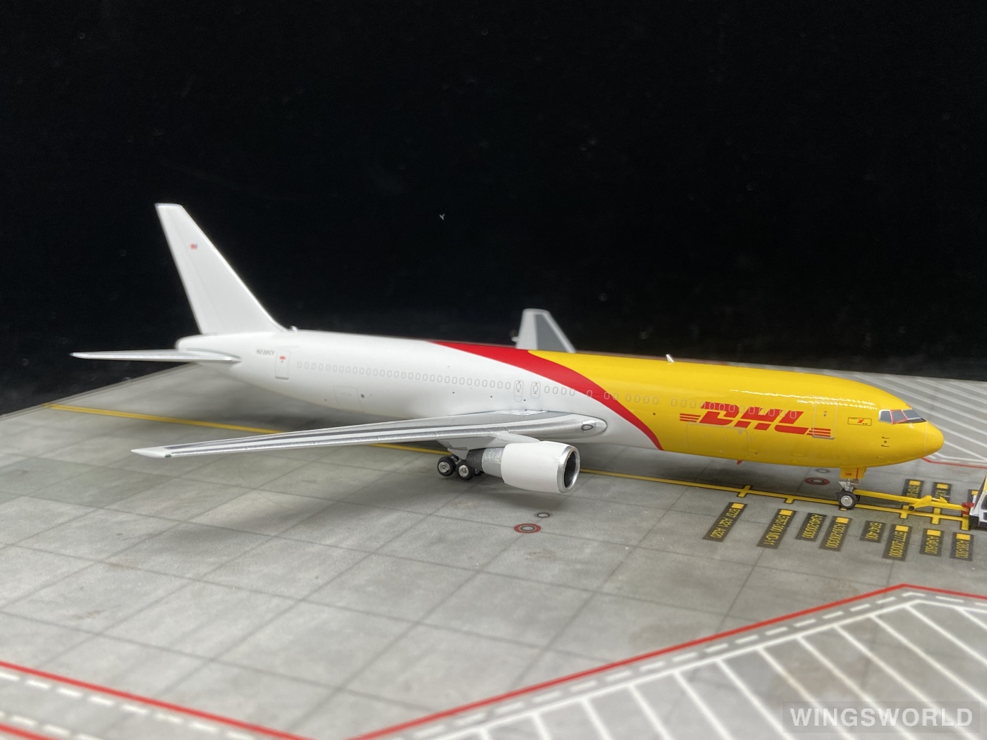 Phoenix 1:400 PH04398 DHL 敦豪 Boeing 767-300 N220CY