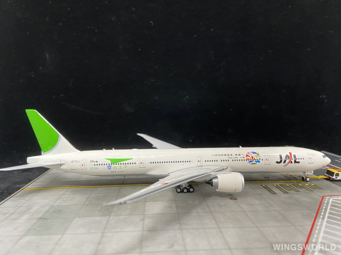 203高地様 JAL B777-346ER 空のエコ JA731J 1/400 - 航空機