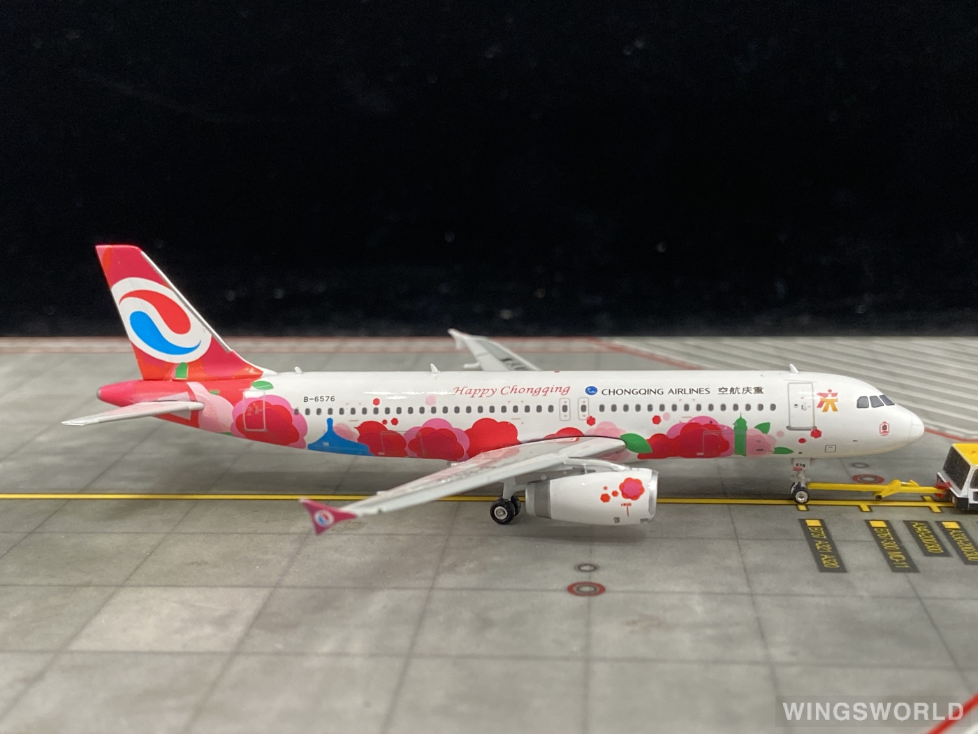Phoenix 1:400 PH11244 Chongqing Airlines 重庆航空 Airbus A320 B-6576