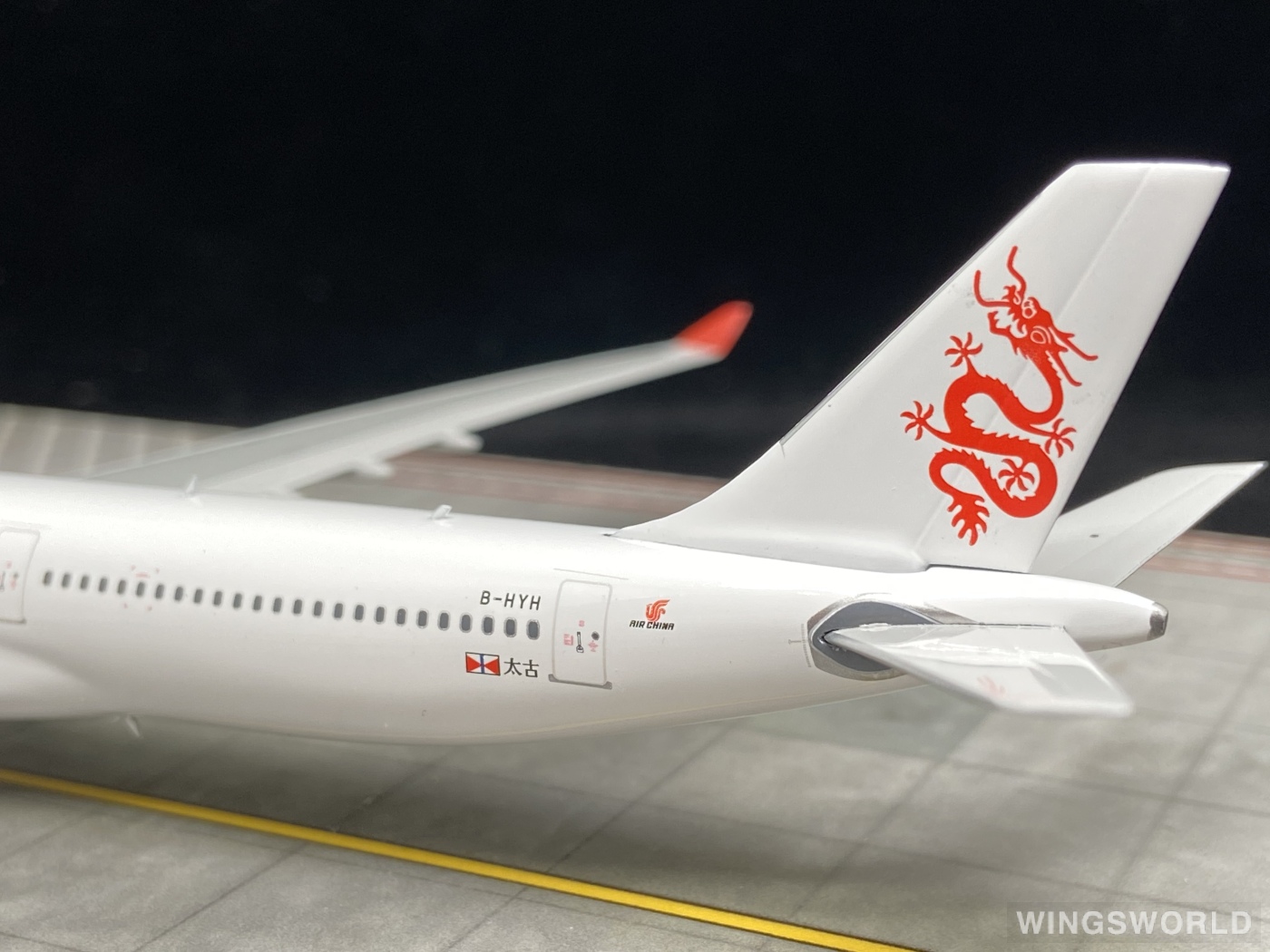Phoenix 1:400 PH04352 Dragonair 港龙航空 Airbus A330-300 B-HYH