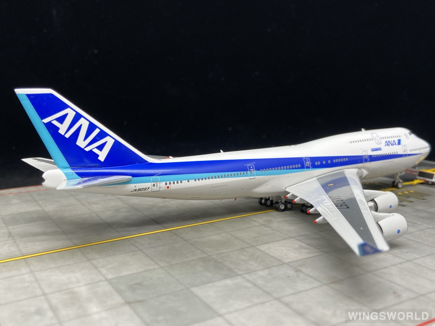 Phoenix 1:400 PH04371 ANA 全日空 Boeing 747-400 JA8097