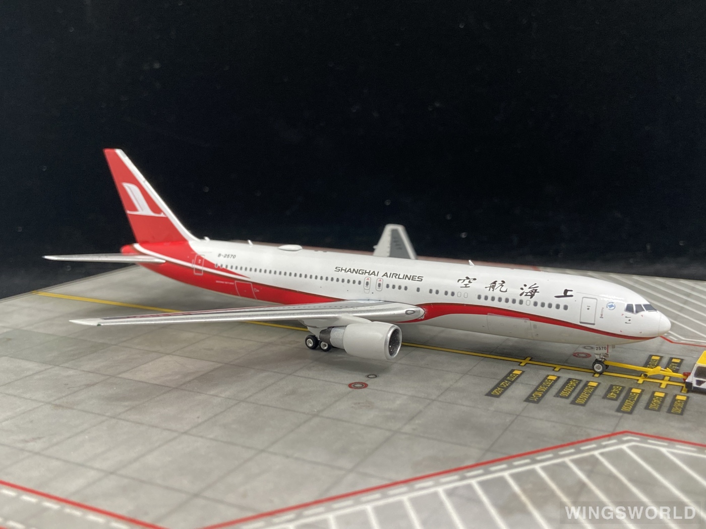 Phoenix 1:400 PH11719 Shanghai Airlines 上海航空 Boeing 767-300 B-2570