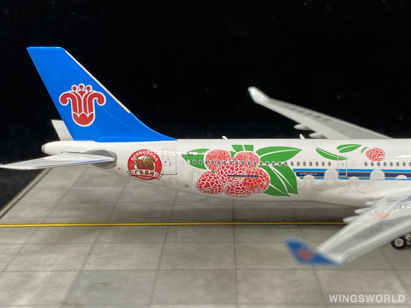 Phoenix 1:400 PH11620 China Southern 中国南方航空 Airbus A330-300 B-8870