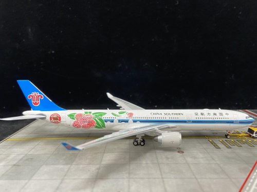 China Southern 中国南方航空 Airbus A330-300 B-8870 广东荔枝彩绘 PH11620 Phoenix 1:400