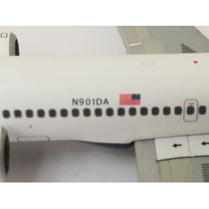 Delta Air Lines 达美航空 McDonnell Douglas MD-90 N901DA 2007s colors. With rolling gear. GJDAL345 Geminijets 1:400
