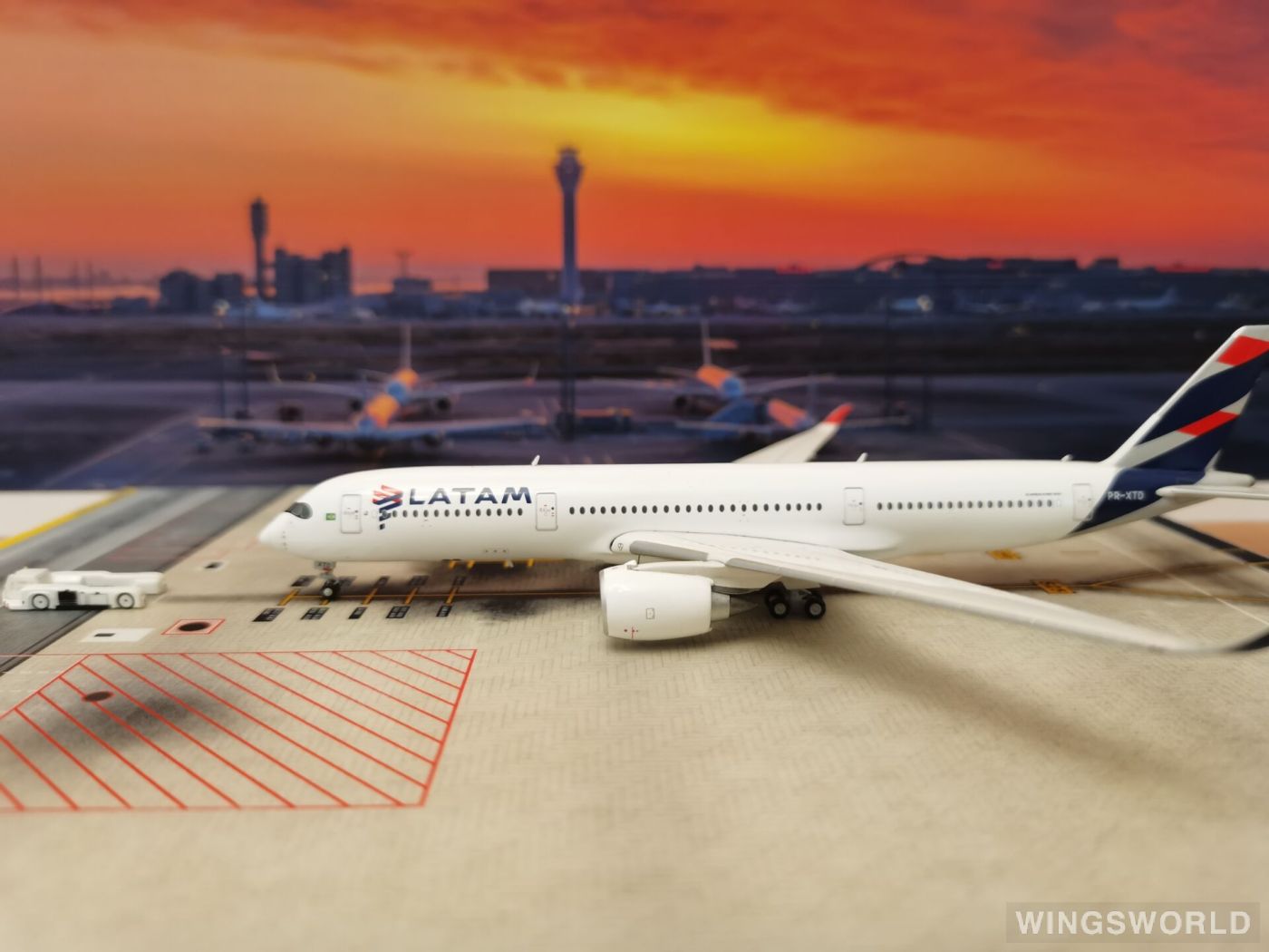 JC Wings 1:400 LH4017 LATAM 南美航空集团 Airbus A350-900 PR-XTD