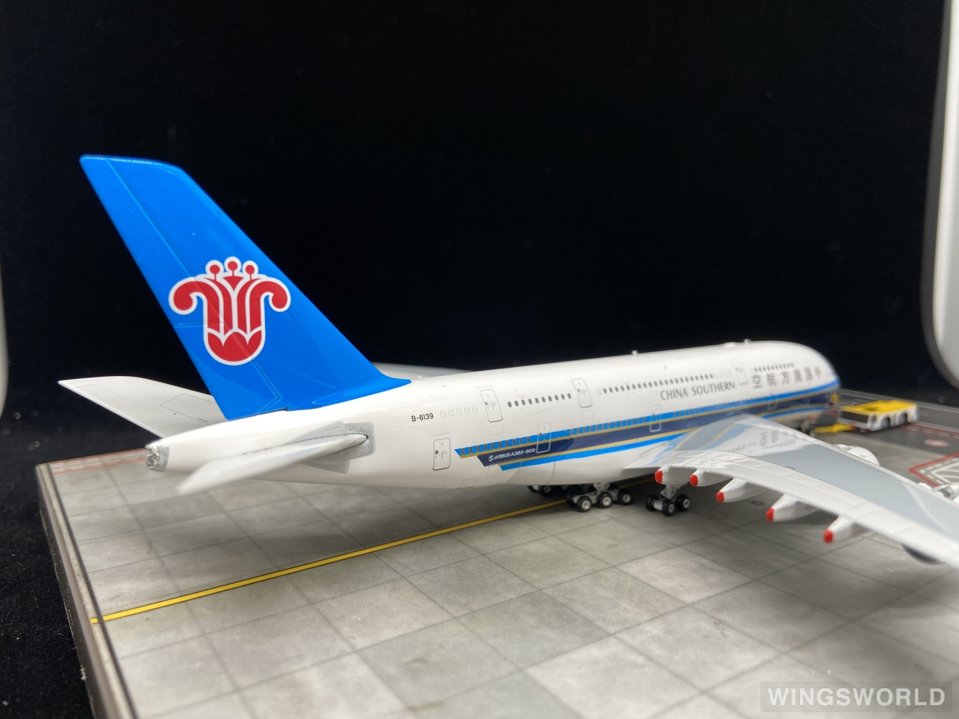 Phoenix 1:400 PH10889 China Southern 中国南方航空 Airbus A380-800 B-6139