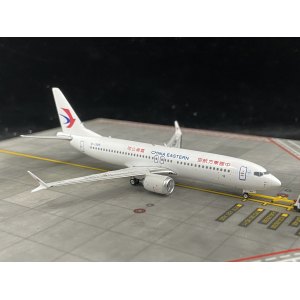 China Eastern 中国东方航空 Boeing 737 MAX 8 B-1385 2014s colors. With rolling gears. PH11464 Phoenix 1:400