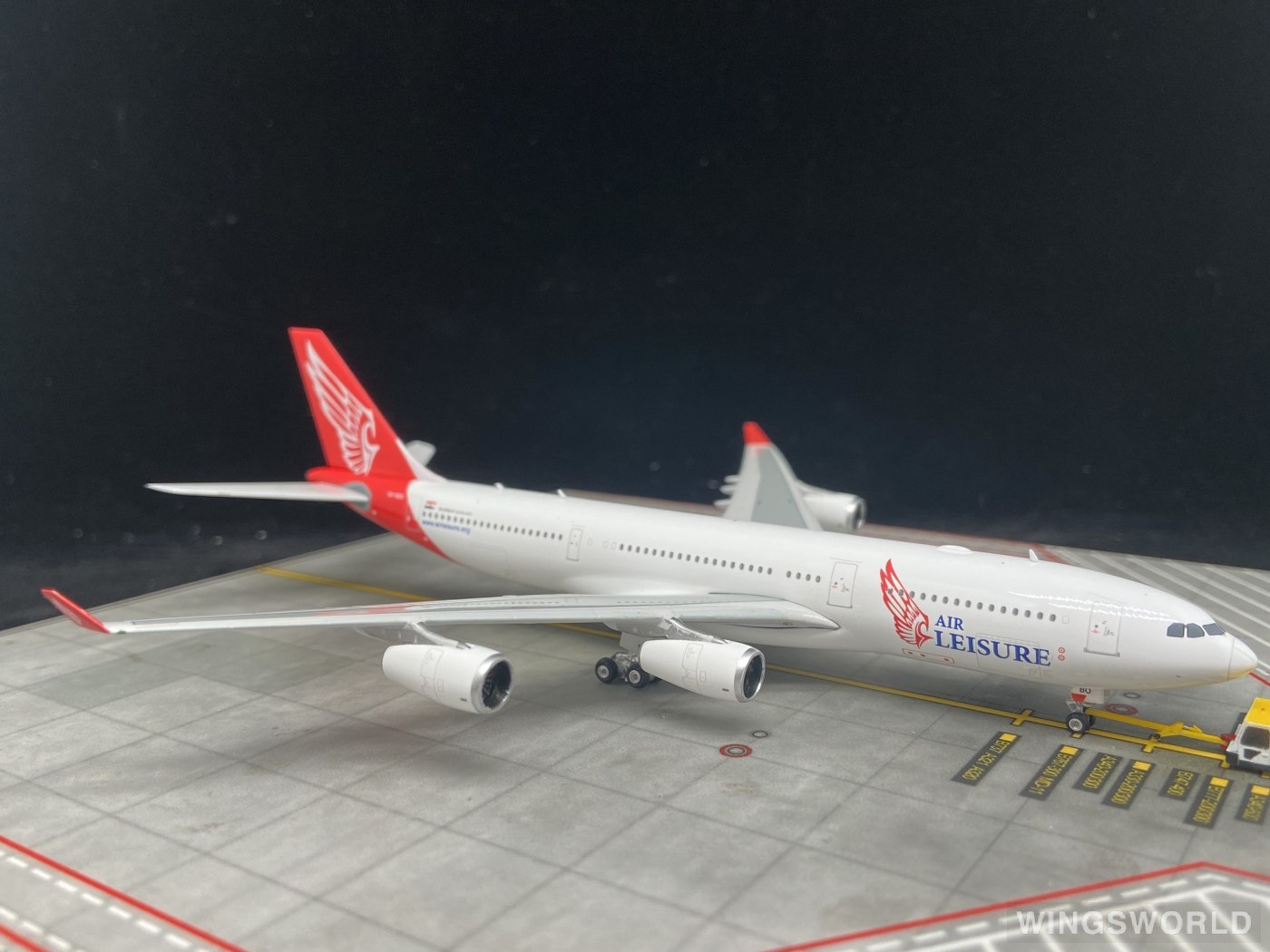Phoenix 1:400 PH11410 Air Leisure 悠闲风行航空 Airbus A340-200 SU-GBO