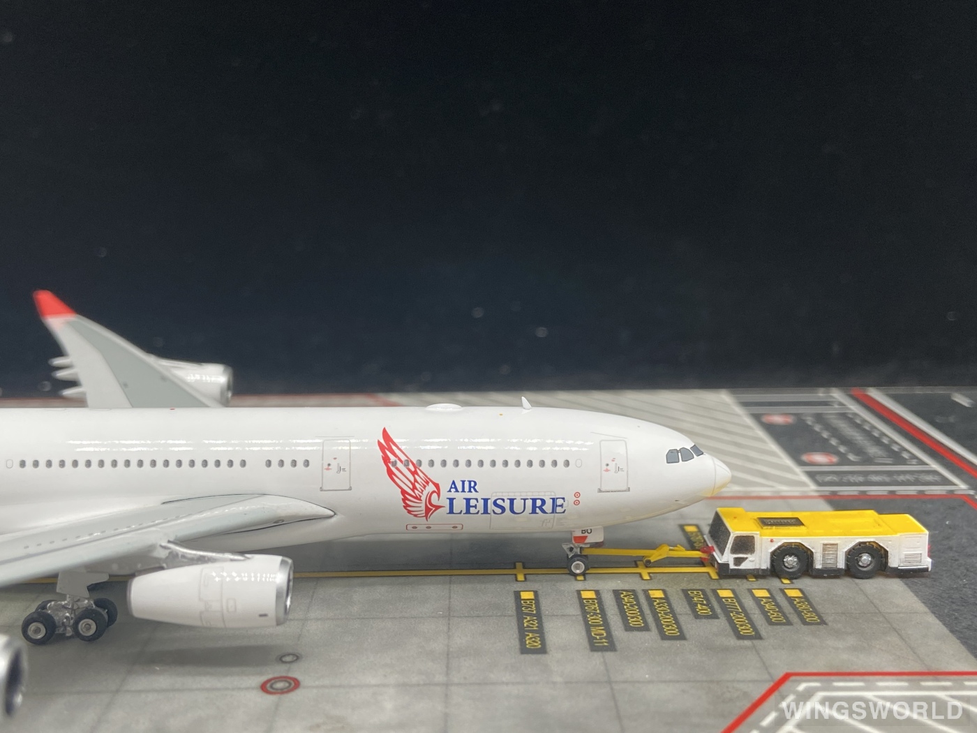 Phoenix 1:400 PH11410 Air Leisure 悠闲风行航空 Airbus A340-200 SU-GBO