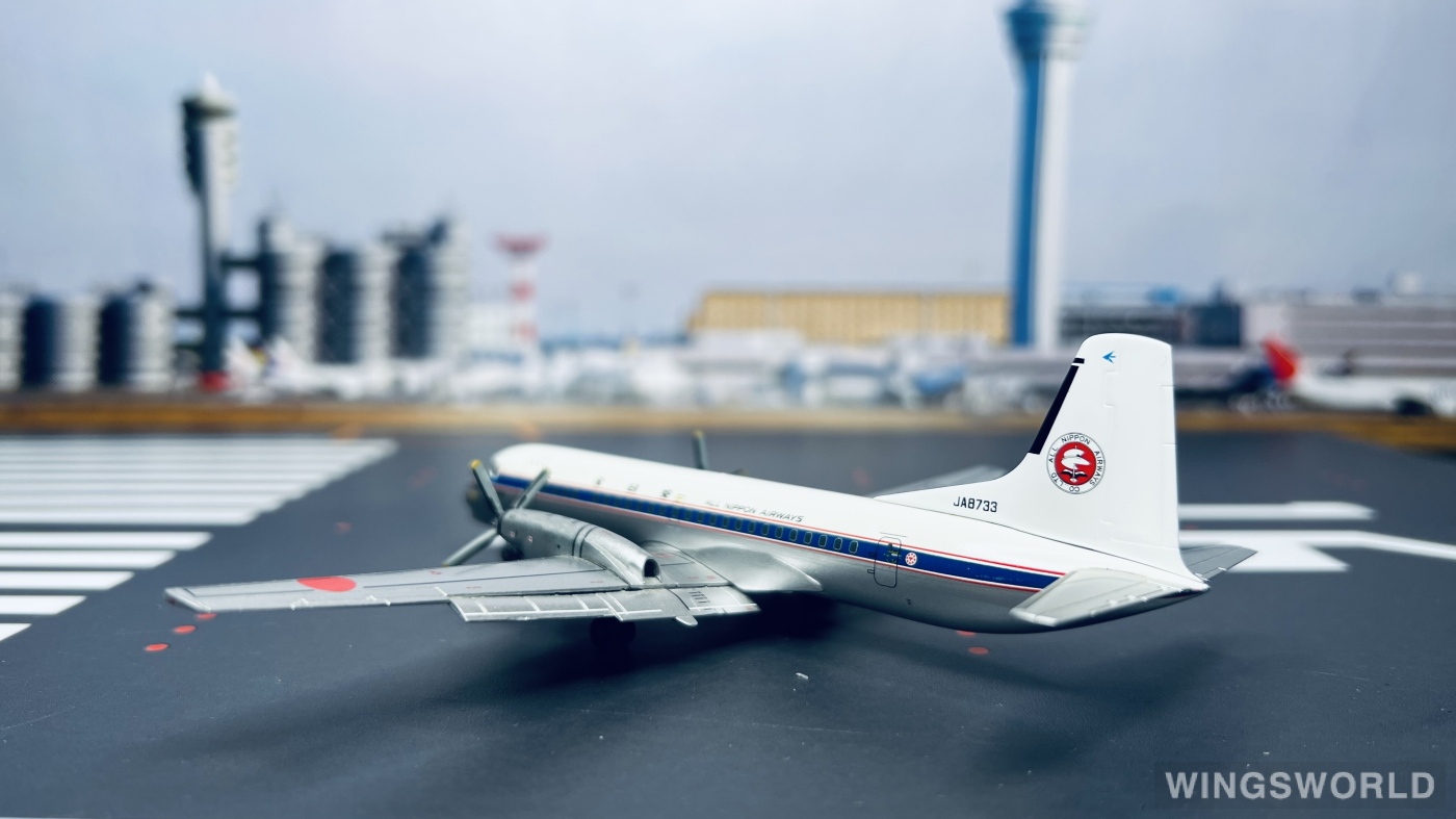 ANA YS-11 1/200スケール　伊丹空港RWY32R付き Amazon.co.jp: ANA 全日空 全日空商事 1/200 YS11 伊丹空港