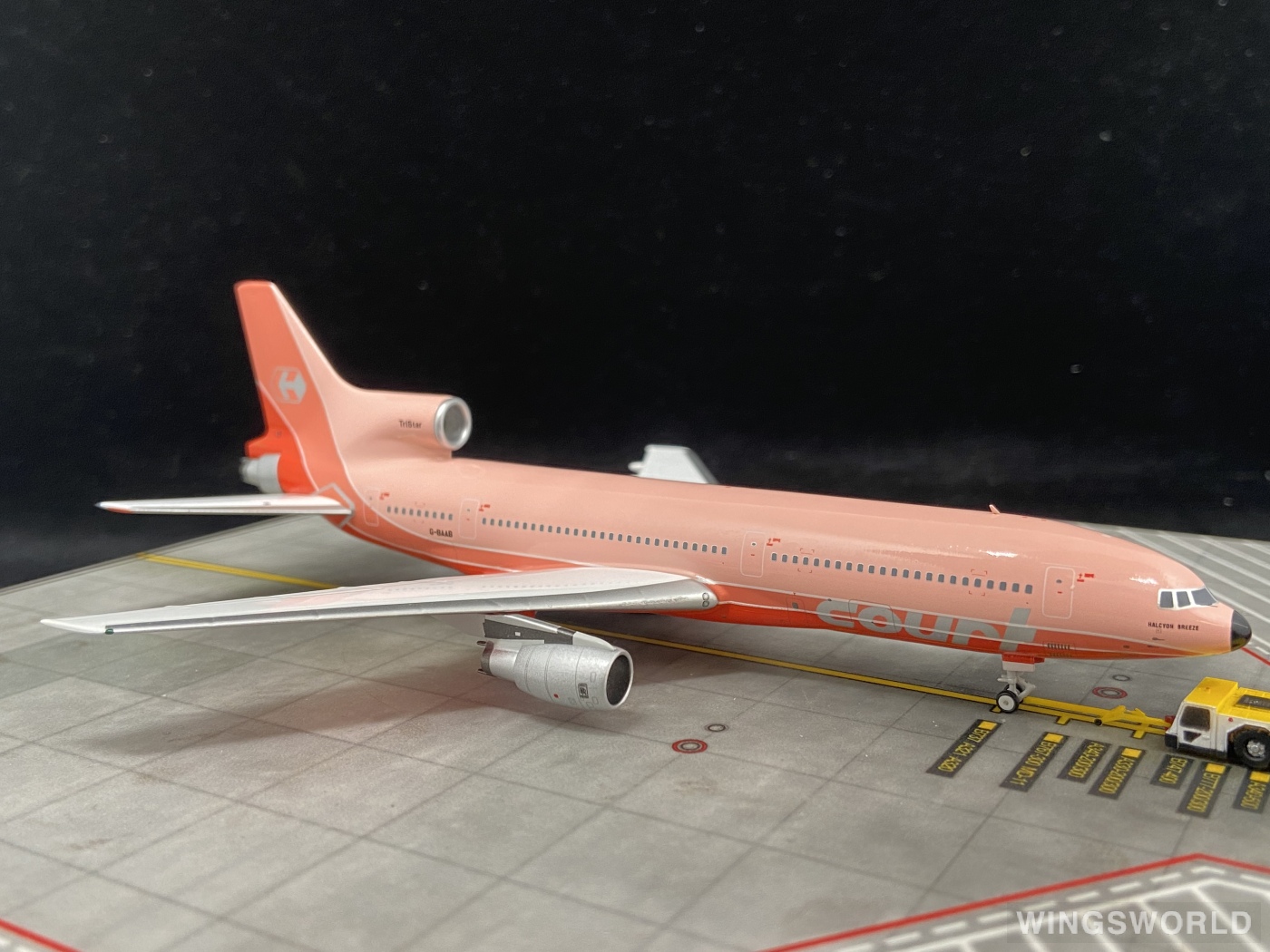 NGmodels 1:400 NG31017 Court Line Lockheed L-1011 TriStar G-BAAB