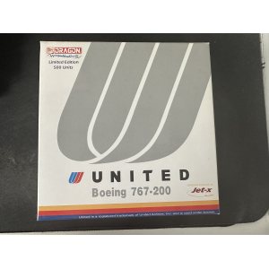 United Airlines 美国联合航空 Boeing 767-200 N605UA 1980s colors. Small titles. With 