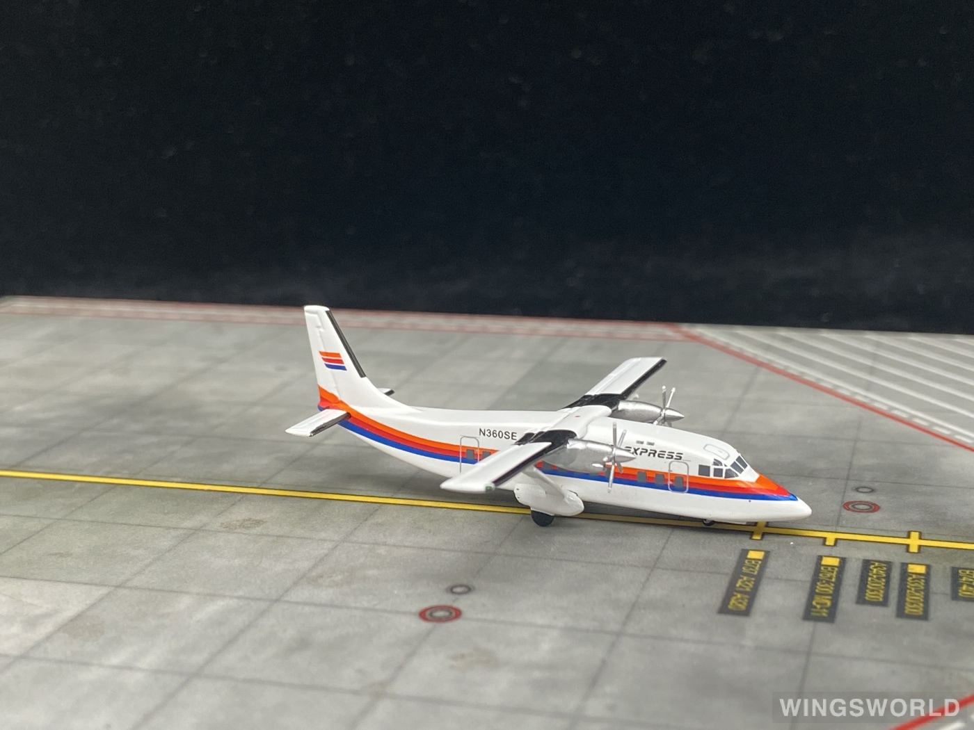 Geminijets 1:400 GJUAL966 United Express 美联航快运 Short 360 N360SE