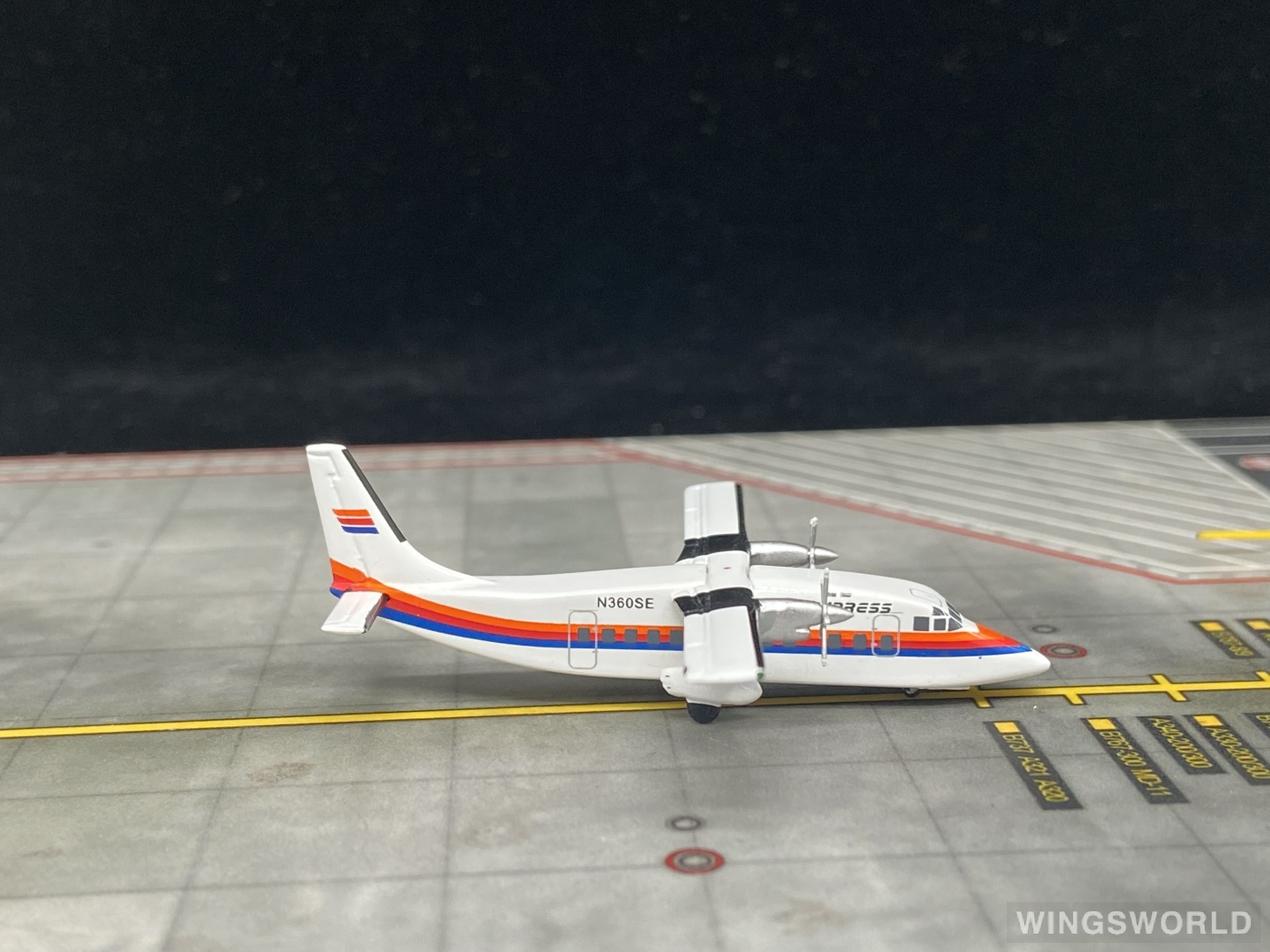 Geminijets 1:400 GJUAL966 United Express 美联航快运 Short 360 N360SE