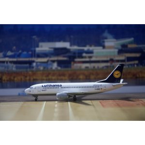 Lufthansa 汉莎航空 Boeing 737-300 D-ABWH 1990s colors. With rolling gears. AC4DABWH AeroClassics 1:400