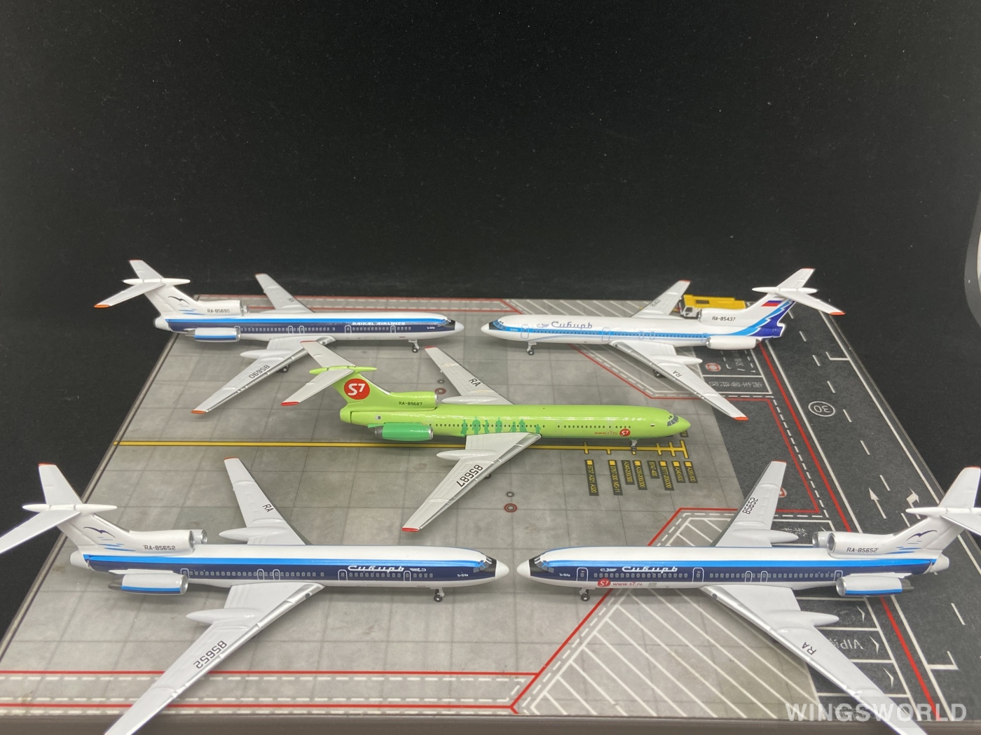 AeroClassics 1:400 ACRA85690 S7 Airlines 西伯利亚航空 Tupolev Tu-154 RA-85690