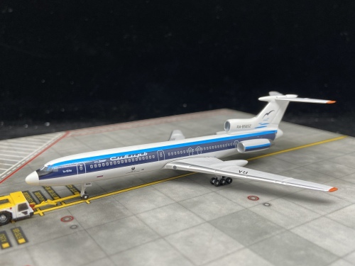 S7 Airlines 西伯利亚航空 Tupolev Tu-154 RA-85690  ACRA85690 AeroClassics 1:400