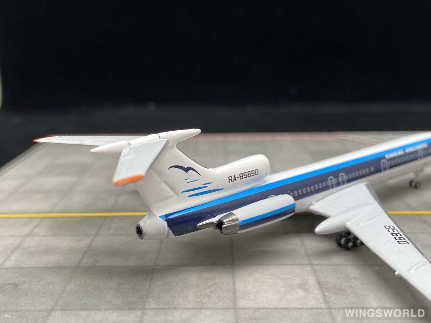 AeroClassics 1:400 ACRA85690 S7 Airlines 西伯利亚航空 Tupolev Tu-154 RA-85690