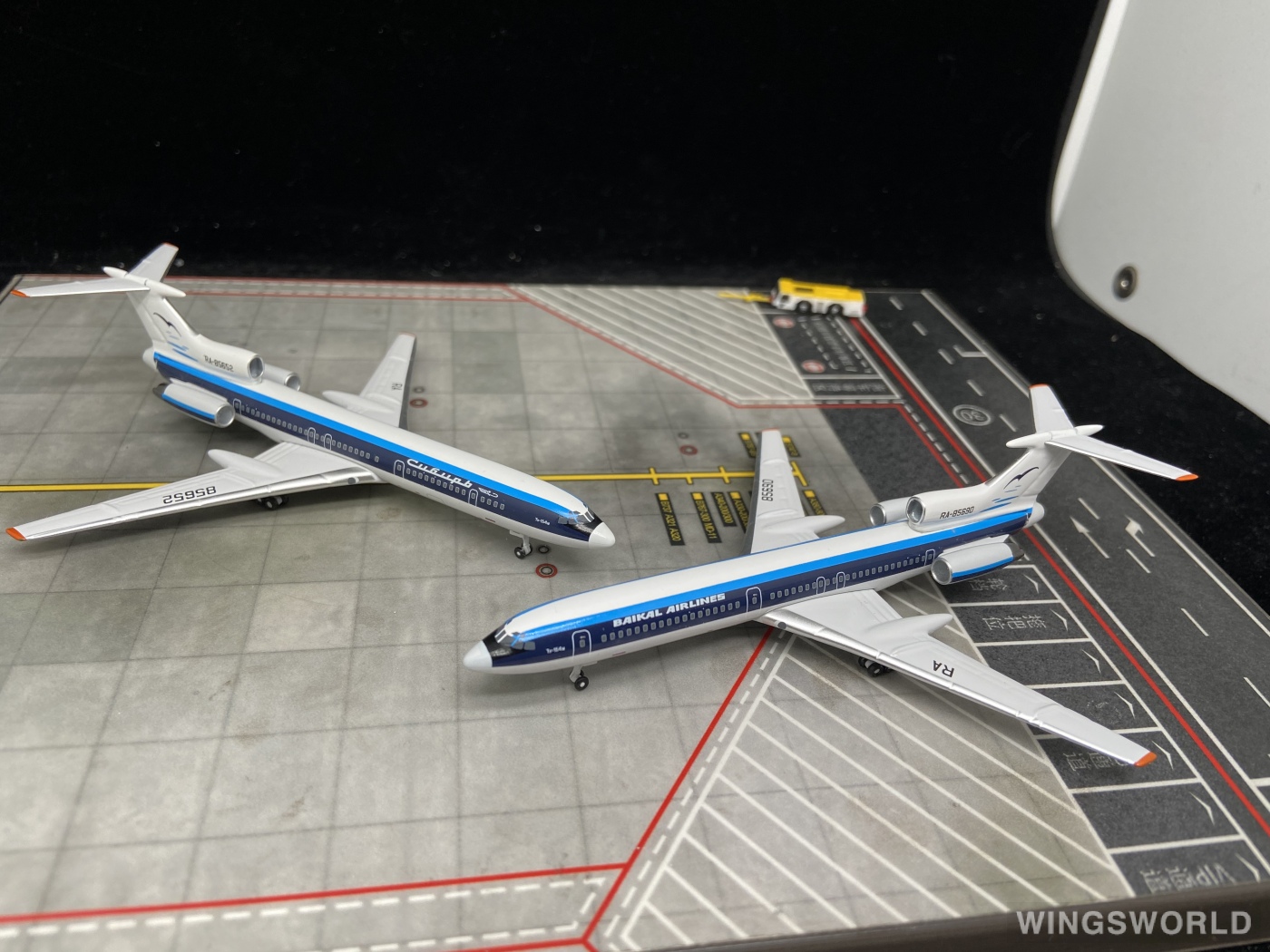 AeroClassics 1:400 ACRA85690 S7 Airlines 西伯利亚航空 Tupolev Tu-154 RA-85690