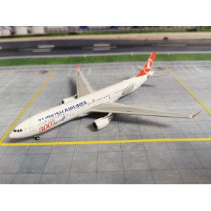 Turkish Airlines 土耳其航空 Airbus A330-300 TC-LNC  EW4333012 JC Wings 1:400